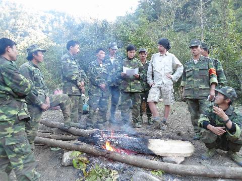 Đoàn khảo sát FFI nghỉ chân giữa rừng