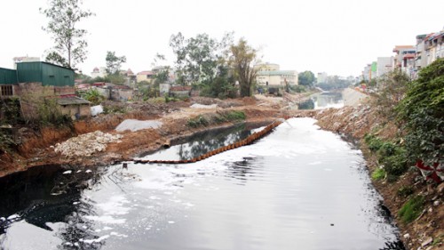 Cải tạo các con sông ô nhiễm là quá trình lâu dài đòi hỏi sự quyết tâm cao (Ảnh: An ninh Thủ đô)