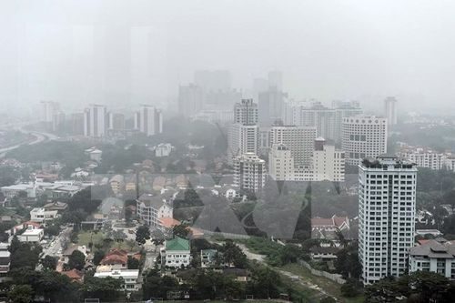 Khói bụi bao phủ thủ đô Kuala Lumpur của Malaysia (Nguồn: AFP/TTXVN)