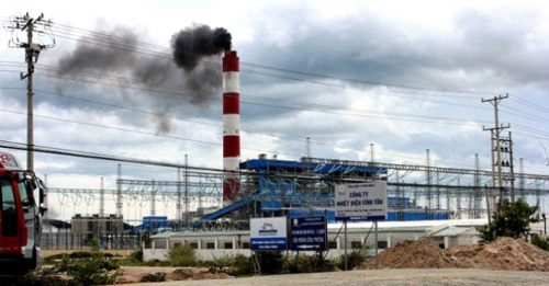 Nhà máy nhiệt điện Vĩnh Tân 2 từ khi vận hành đã gây phát tán bụi, ảnh hưởng đến môi trường xung quanh (Ảnh: TL)
