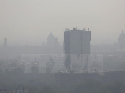 Khói mù ô nhiễm bao phủ bầu trời New Delhi, Ấn Độ ngày 28/10 vừa qua (Ảnh: AP/TTXVN)